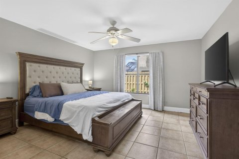 House in Wellington, Florida 3 bedrooms, 131.83 sq.m. № 2177499 - photo 12