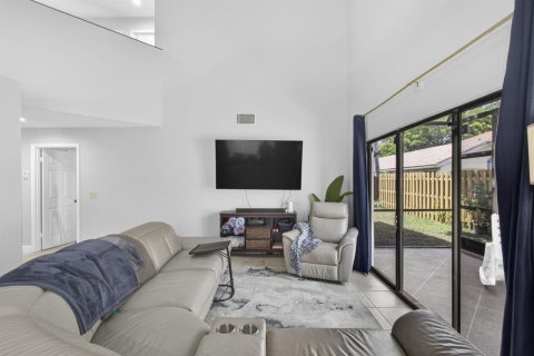 House in Wellington, Florida 3 bedrooms, 131.83 sq.m. № 2177499 - photo 9