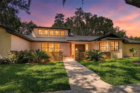 Casa en Zephyrhills, Florida 5 dormitorios, 347.55 m2 № 2379211