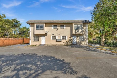 Propiedad comercial en venta en Fort Lauderdale, Florida № 1977673 - foto 2