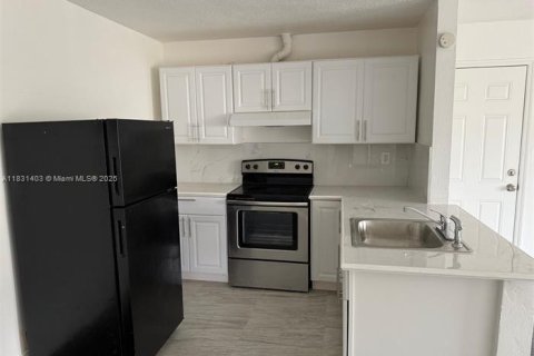 Propiedad comercial en venta en Fort Lauderdale, Florida № 1977673 - foto 18