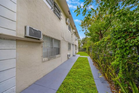 Propiedad comercial en venta en Fort Lauderdale, Florida № 1977673 - foto 6