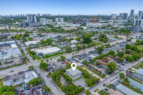 Propiedad comercial en venta en Fort Lauderdale, Florida № 1977673 - foto 22