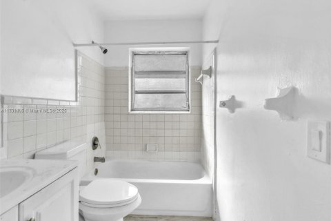 Propiedad comercial en venta en Fort Lauderdale, Florida № 1977673 - foto 15