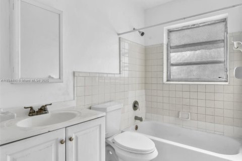 Propiedad comercial en venta en Fort Lauderdale, Florida № 1977673 - foto 14