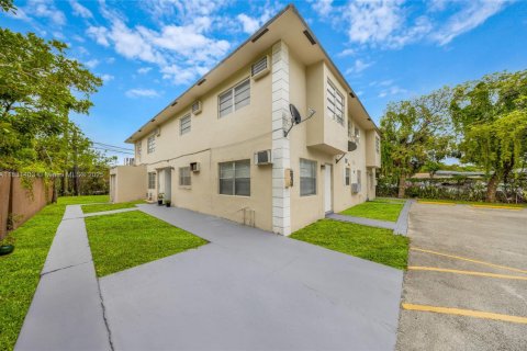 Propiedad comercial en venta en Fort Lauderdale, Florida № 1977673 - foto 7