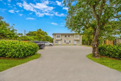 Propiedad comercial en venta en Fort Lauderdale, Florida № 1977673 - foto 4