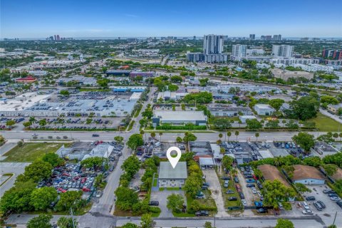 Propiedad comercial en venta en Fort Lauderdale, Florida № 1977673 - foto 21