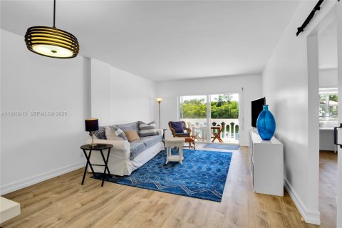 Copropriété à louer à Coral Gables, Floride: 1 chambre, 75.07 m2 № 1976641 - photo 4