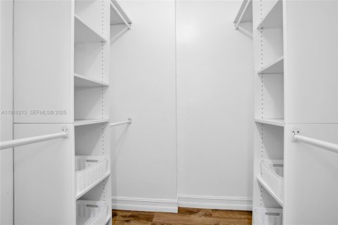 Copropriété à louer à Coral Gables, Floride: 1 chambre, 75.07 m2 № 1976641 - photo 18