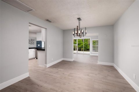 Купить виллу или дом в Сент-Питерсберг, Флорида 11 комнат, 224.17м2, № 1904889 - фото 12