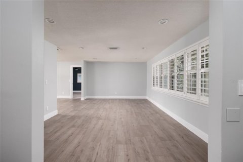 Купить виллу или дом в Сент-Питерсберг, Флорида 11 комнат, 224.17м2, № 1904889 - фото 11