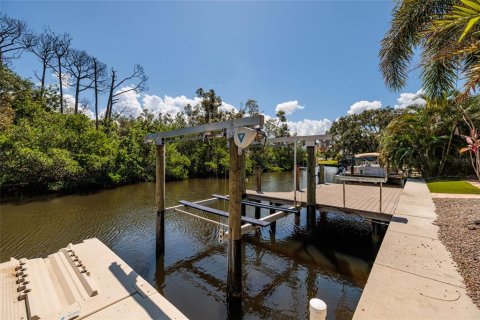 Купить виллу или дом в Сент-Питерсберг, Флорида 11 комнат, 224.17м2, № 1904889 - фото 28