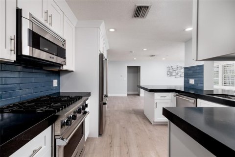 Купить виллу или дом в Сент-Питерсберг, Флорида 11 комнат, 224.17м2, № 1904889 - фото 13