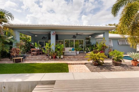 Купить виллу или дом в Сент-Питерсберг, Флорида 11 комнат, 224.17м2, № 1904889 - фото 3