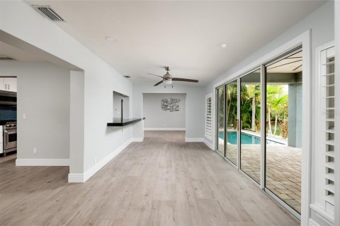 Купить виллу или дом в Сент-Питерсберг, Флорида 11 комнат, 224.17м2, № 1904889 - фото 17