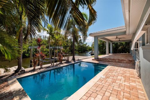 Купить виллу или дом в Сент-Питерсберг, Флорида 11 комнат, 224.17м2, № 1904889 - фото 27