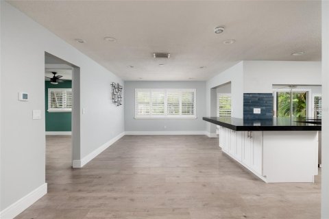 Купить виллу или дом в Сент-Питерсберг, Флорида 11 комнат, 224.17м2, № 1904889 - фото 16