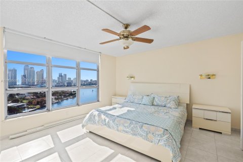 Condominio en venta en Aventura, Florida, 3 dormitorios, 159.98 m2 № 1995015 - foto 14