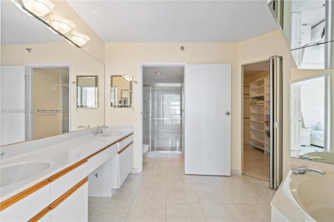 Condominio en venta en Aventura, Florida, 3 dormitorios, 159.98 m2 № 1995015 - foto 17