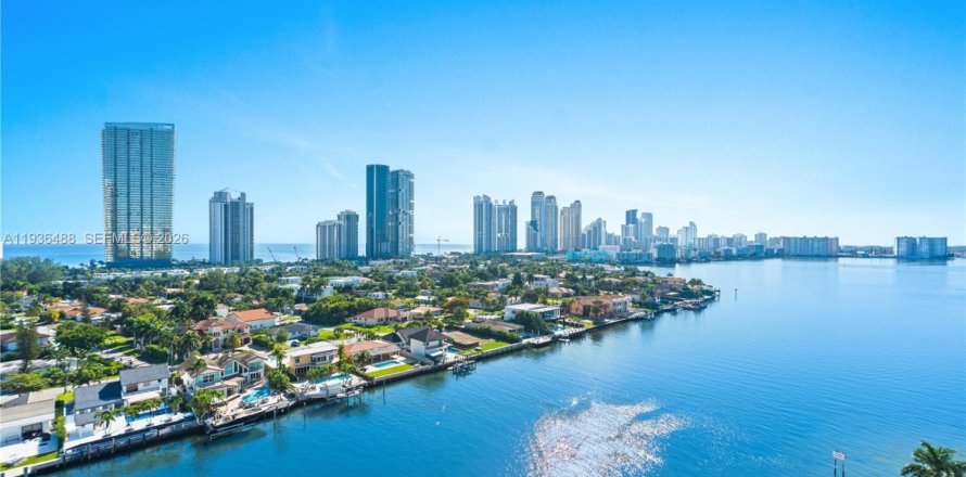 Condominio en Aventura, Florida, 3 dormitorios № 1995015