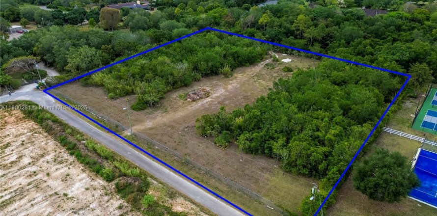 Land in Homestead, Florida № 1861944
