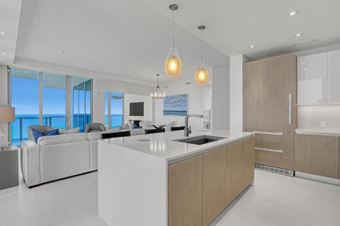 Condominio en venta en Riviera Beach, Florida, 2 dormitorios, 191.84 m2 № 2146555 - foto 8