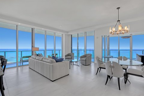 Condominio en venta en Riviera Beach, Florida, 2 dormitorios, 191.84 m2 № 2146555 - foto 4