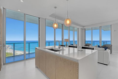 Condominio en venta en Riviera Beach, Florida, 2 dormitorios, 191.84 m2 № 2146555 - foto 7