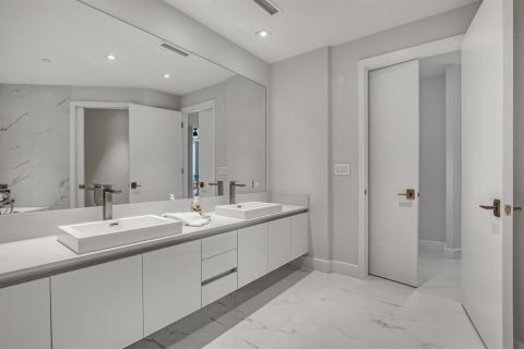 Condominio en venta en Riviera Beach, Florida, 2 dormitorios, 191.84 m2 № 2146555 - foto 25