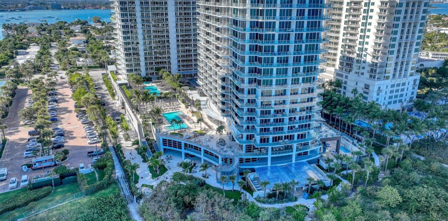 Condominio en Riviera Beach, Florida, 2 dormitorios № 2146555