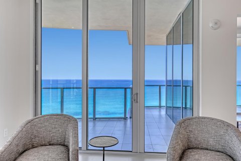 Condominio en venta en Riviera Beach, Florida, 2 dormitorios, 191.84 m2 № 2146555 - foto 13
