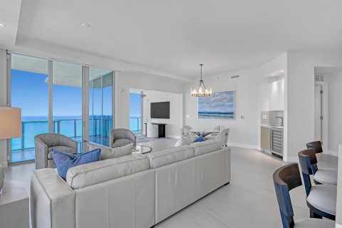 Condominio en venta en Riviera Beach, Florida, 2 dormitorios, 191.84 m2 № 2146555 - foto 9