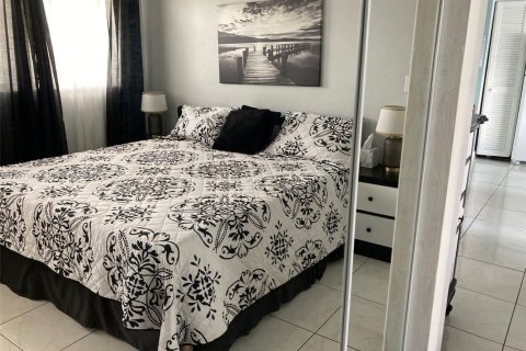 Купить кондоминиум в Дания-Бич, Флорида 1 спальня, 57.6м2, № 1948730 - фото 8