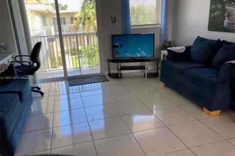 Купить кондоминиум в Дания-Бич, Флорида 1 спальня, 57.6м2, № 1948730 - фото 6