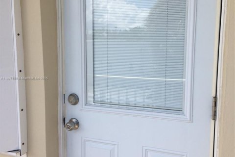 Купить кондоминиум в Дания-Бич, Флорида 1 спальня, 57.6м2, № 1948730 - фото 1