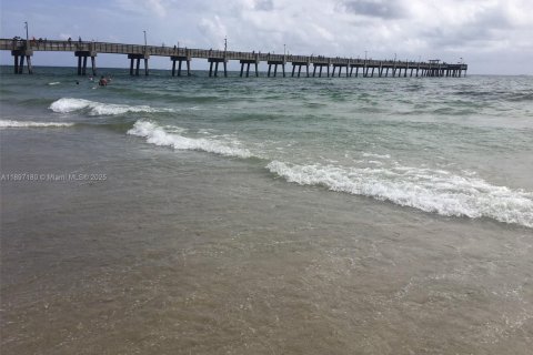 Condominio en venta en Dania Beach, Florida, 1 dormitorio, 57.6 m2 № 1948730 - foto 20