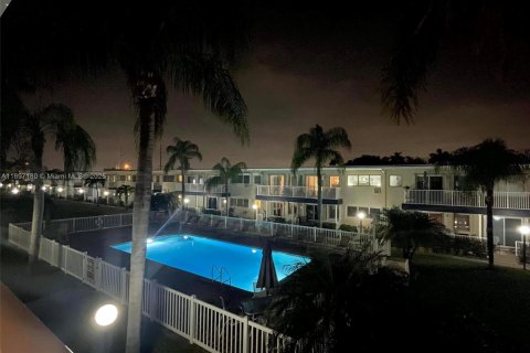 Купить кондоминиум в Дания-Бич, Флорида 1 спальня, 57.6м2, № 1948730 - фото 16