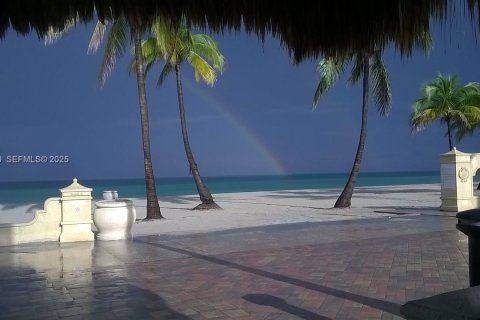 Condo in Dania Beach, Florida, 1 bedroom  № 1948730 - photo 21