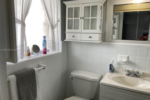 Купить кондоминиум в Дания-Бич, Флорида 1 спальня, 57.6м2, № 1948730 - фото 9