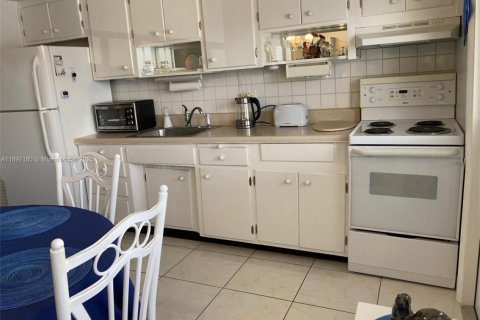 Купить кондоминиум в Дания-Бич, Флорида 1 спальня, 57.6м2, № 1948730 - фото 3