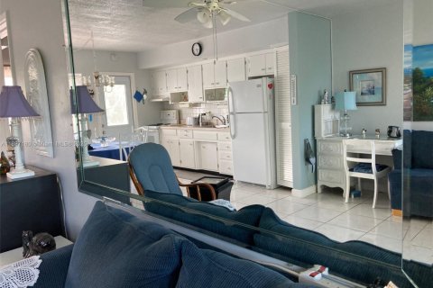 Купить кондоминиум в Дания-Бич, Флорида 1 спальня, 57.6м2, № 1948730 - фото 4
