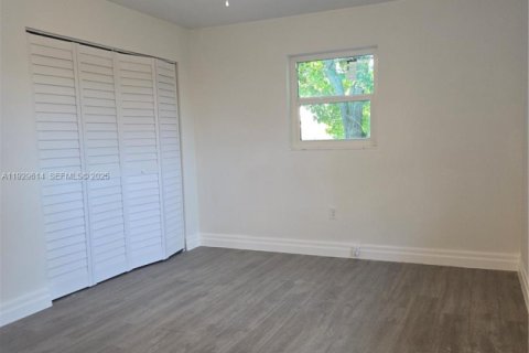 Снять в аренду виллу или дом в Майами, Флорида 3 спальни, 143.07м2, № 1988472 - фото 8