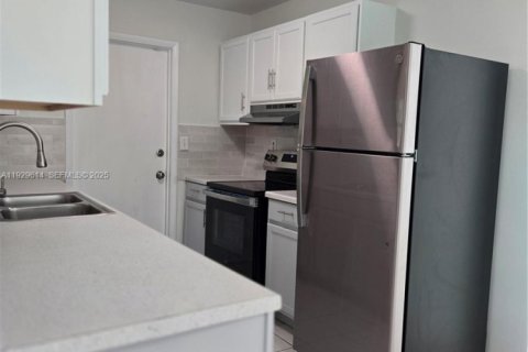 House in Miami, Florida 3 bedrooms, 143.07 sq.m. № 1988472 - photo 11