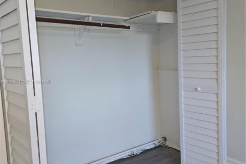 Снять в аренду виллу или дом в Майами, Флорида 3 спальни, 143.07м2, № 1988472 - фото 9