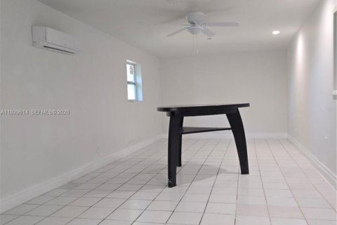 House in Miami, Florida 3 bedrooms, 143.07 sq.m. № 1988472 - photo 15