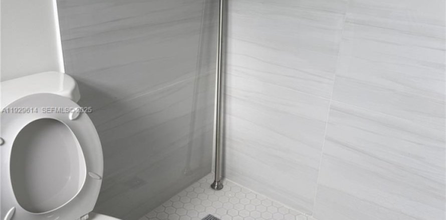 Дом в Майами, Флорида 3 спальни, 143.07м2 № 1988472