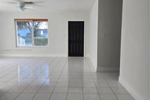 Снять в аренду виллу или дом в Майами, Флорида 3 спальни, 143.07м2, № 1988472 - фото 5