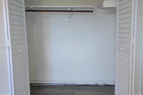 Снять в аренду виллу или дом в Майами, Флорида 3 спальни, 143.07м2, № 1988472 - фото 11