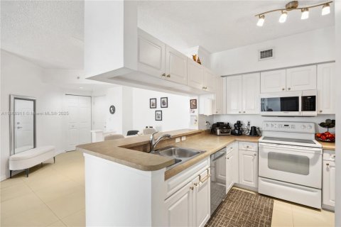 Copropriété à vendre à Sunny Isles Beach, Floride: 2 chambres, 95.13 m2 № 1979368 - photo 7